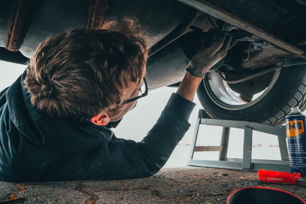 Our team of professional mechanic can guarantee quality every time. No matter what is going on with your vehicle, you can count on us to help you fix it right the first time. Mechanic flushing fluid
